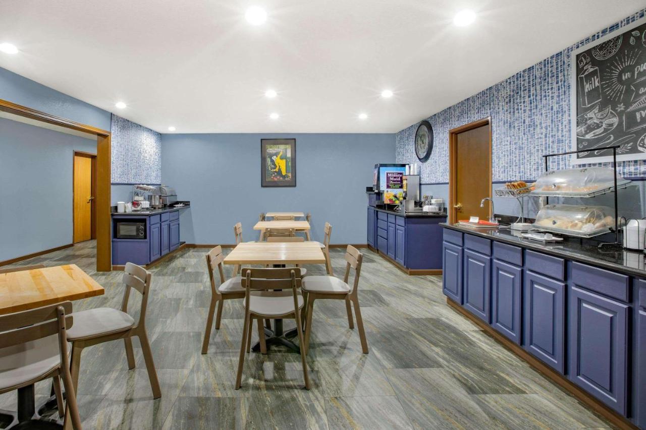 Hotel Americinn By Wyndham Pella