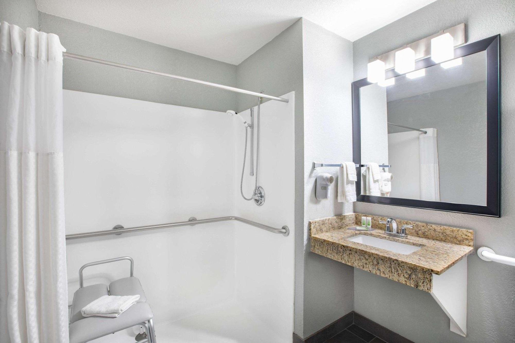 Hotel Americinn By Wyndham Pella