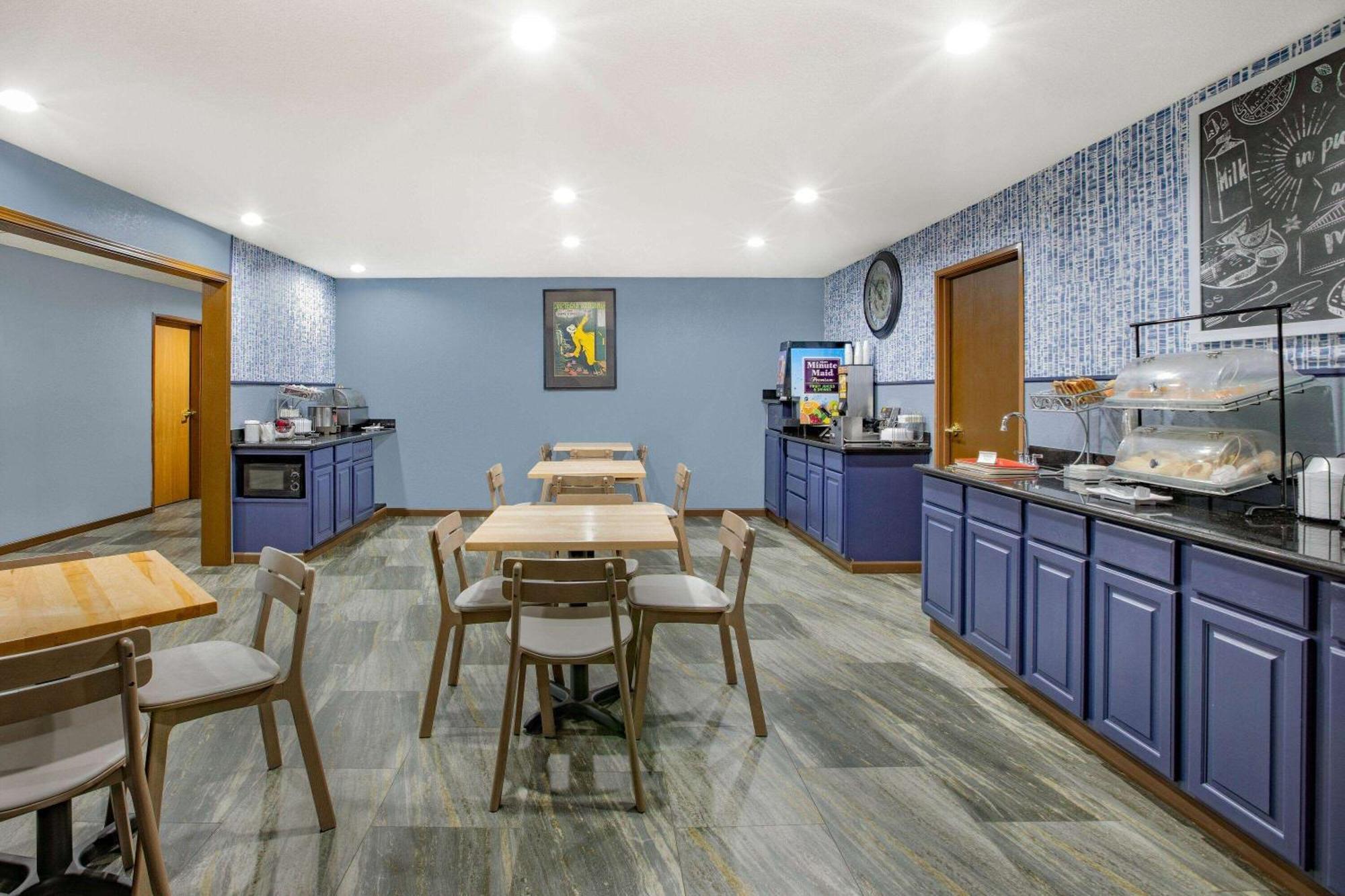 Hotel Americinn By Wyndham Pella